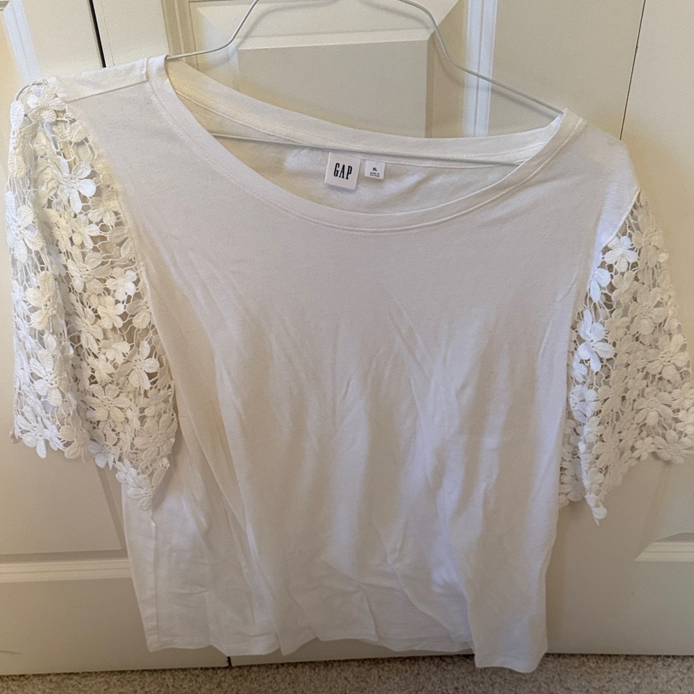 GAP Women's Cream Floral Lace Sleeve Tee